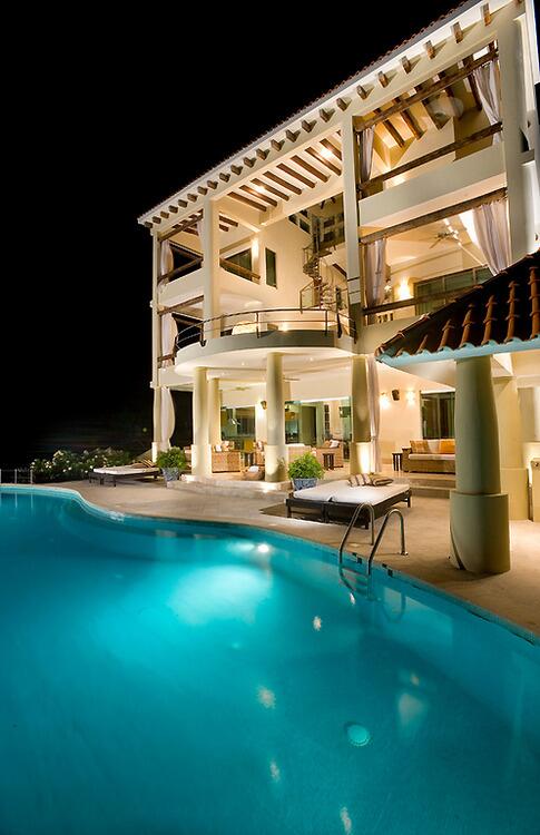 XURYPlCTURES's tweet photo. RT if this is your dream house! http://t.co/3zvTe7Jk4p
