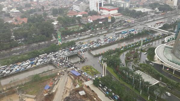 pk. 16.25 macet tidak bergerak di S.Parman ke arah Pluit sampe depan MTA.  (via <a href="/OnikChan21/">OnikChan</a>)