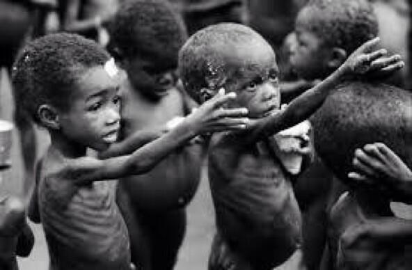 佐久長聖 海斗 Pa Twitter 飢餓が原因で 食料を求める子どもたちです アフリカには ここのような悲惨な現状が いまでも残っています このような子供を一人でも減らすため Rt 一円募金フォローおねがいします １フォローにつき 一円管理人が寄付します