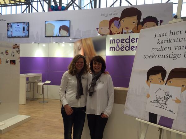 Leonie en Jolanda staan klaar om je alles over <a href="/MoedersVMoeders/">Moeders voor Moeders</a> te vertellen op de #9MaandenBeurs