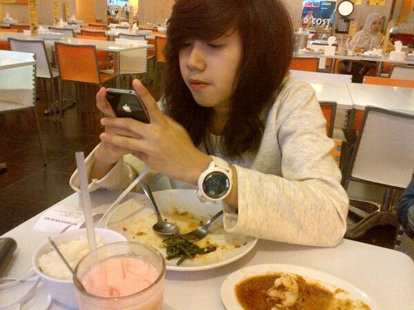 DHERACTIONS's tweet photo. Selamat makan sore drc :) http://t.co/YsRmKVz0nr