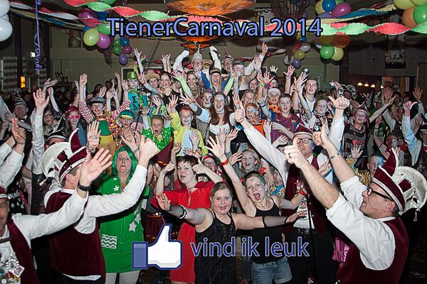 HansSchelling's tweet photo. Het was weer Mega gisteren !!#TienerCarnaval #Bukkersgat @theebukkers  met DJ @Veenmanr    Het Carnaval is begonnen http://t.co/Bb4JFD2SWU