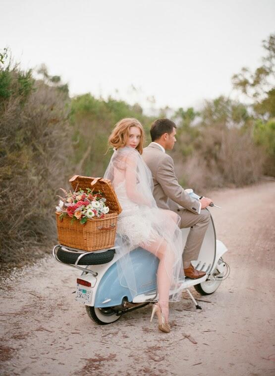 eamoda's tweet photo. “@BodasLovee: ¡¡Chicos!! 
<3 Nos encantáis!! <3 
#boda #vespa #bonito #fotografia http://t.co/HSPBFRTZM4” #EamodaFanTwittComent