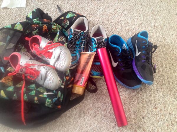 taywaaaa's tweet image. Shoes on shoes #trackprobz