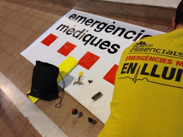 EMenlluita's tweet photo. #infartsderetallades ja hi ha prou de callar! Juntes i junts podem canviar el nostre futur... ens ajudes? http://t.co/28B3jdK806