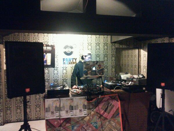 bababiron's tweet photo. ぼちぼち始まりますよ。今日はライブアートもしますよ。 http://t.co/h6KvturktQ