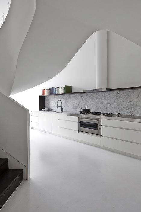 This open-plan kitchen is popular on Pinterest today: dezeen.com/2014/02/22/scu…