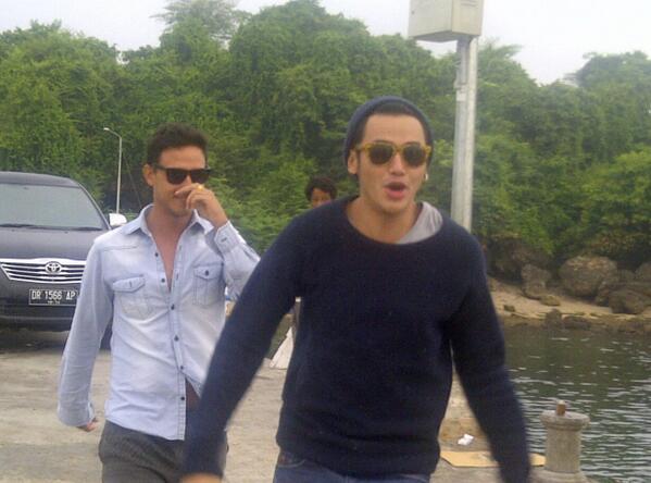 Besok lihat ya, siapa yg suka narsis kl lg jalan shooting #MTMA hehe.. <a href="/hamishdw/">hamish daud wyllie</a> atau <a href="/vickykciv/">⚡</a>? :p