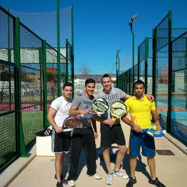 CarlosBurdeus's tweet photo. Que figuras!! http://t.co/DkAdo2gzJR