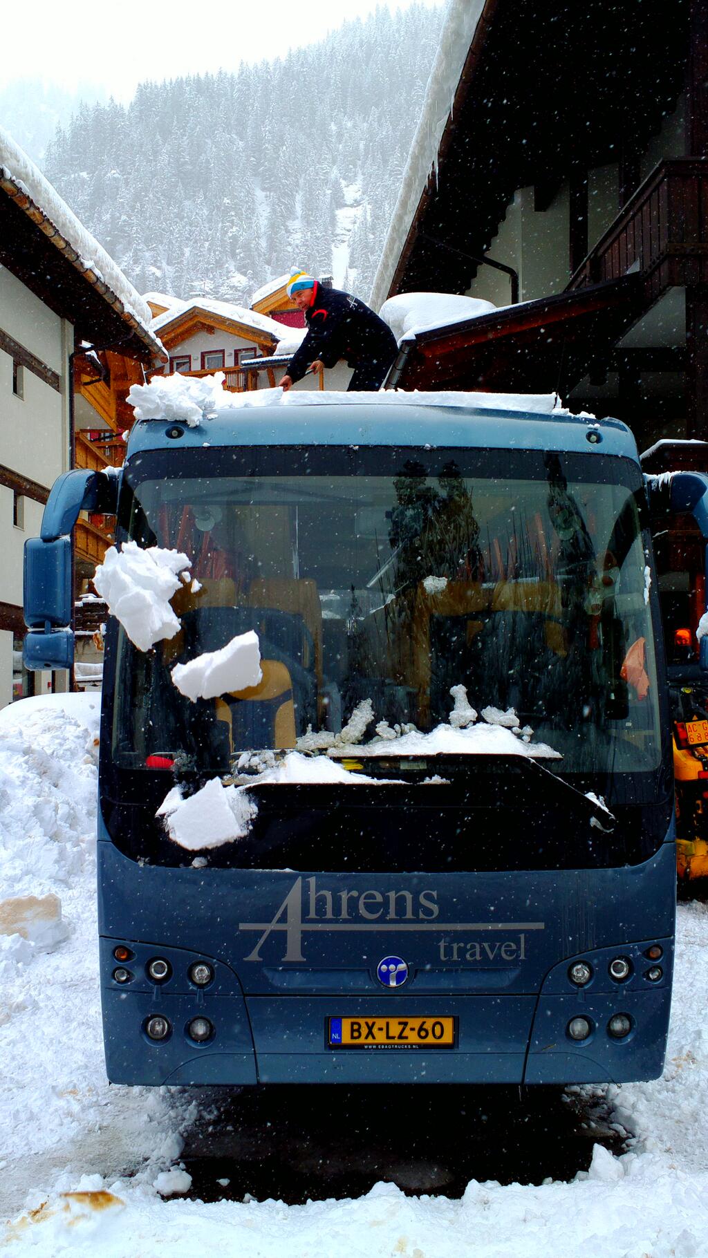 BhFQYE9IcAAKBZL.jpg:large