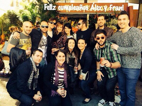 avarela2084's tweet photo. Feliz cumpleeee!!!! @Kuri_ @jacinto_lorenzo @jawilugo @LauraOrtizz92  @silviasoria85 @manupodas http://t.co/SKLs4W1SGr