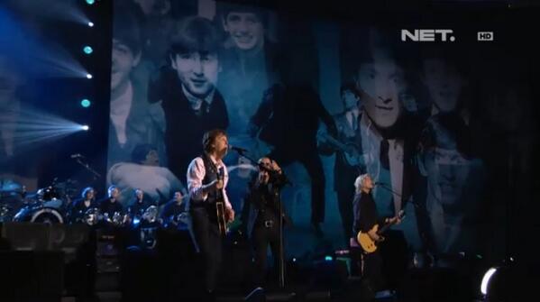 mdtvindonesia's tweet photo. A little help from my friends.. What would you do if i sang out of tune
#SaluteToBeatlesOnNET http://t.co/O4qMTh87NB