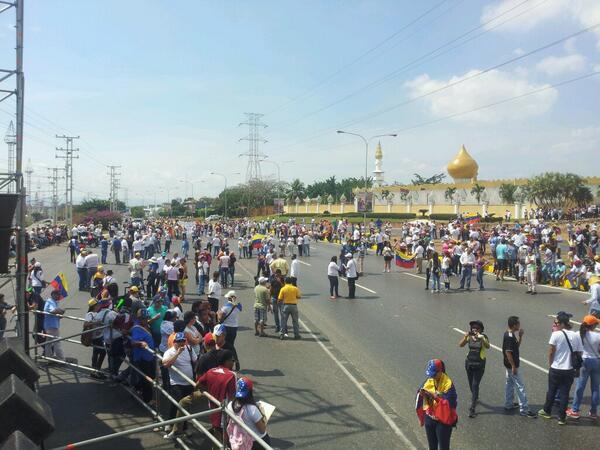 ElUniversal's tweet photo. Concentración en San Diego (10:30 am) #Carabobo (foto @AndrewsAbreu vía @el_carabobeno) http://t.co/nSJGlO1i9G #22F