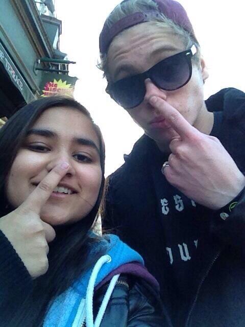 voguebeats's tweet photo. Luke with @earthtohemmo today #1 http://t.co/OveTv38VzU