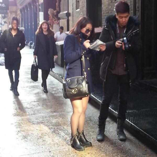 HARTOONYC's tweet photo. Lit up legs http://t.co/ZJ8Itsq8Lu