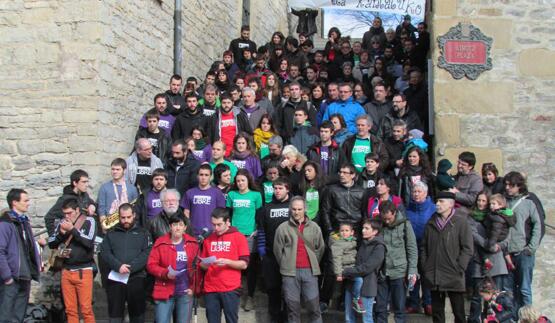 bertsolaritza's tweet photo. Bertsolariak libre aldarria Gasteizko Aihotz plazan, inputazioak salatzeko
http://t.co/qLFxsHmVcJ
#bertsolaritza http://t.co/KIkp3i1NWZ