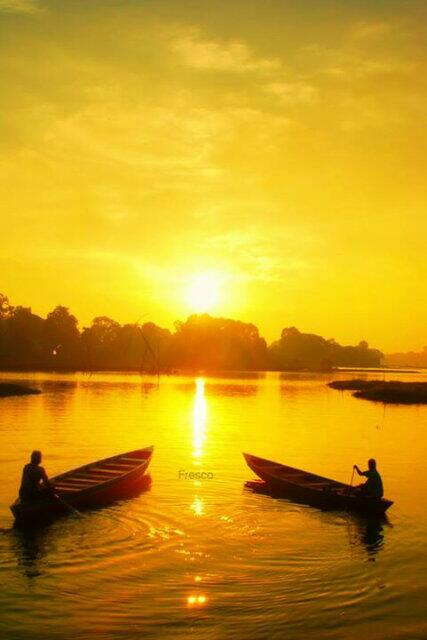 Menjemput rejeki di pagi hari mengais rejeki. Danau Sipin JAMBI. #ZOFO <a href="/ZonaFotografi/">IG:ZonaFotografi</a>