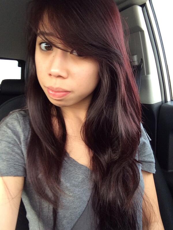 annwinx3's tweet photo. Dark red ๐ญ๐ญ๐ญ makes my hair look black.. Fixing to wash my hair 24/7 #wrongshade #cryinginside http://t.co/HsJjR5nfIL