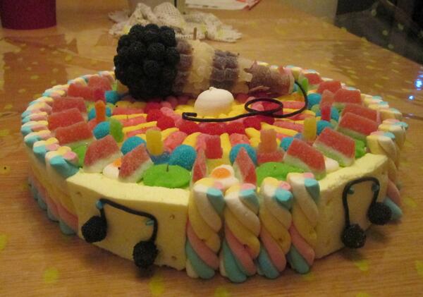 MundodeChuches's tweet photo. Tarta musical: http://t.co/ijvi5pZWUt
Encarga ya tu propia tarta!!! http://t.co/qyrcwjHAlO