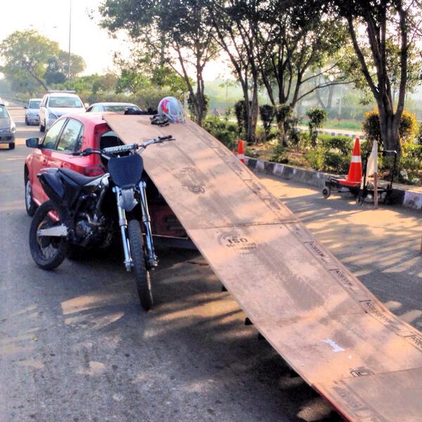 Danny_Leavitt's tweet photo. You know those speed boost ramps in video games? This is that, in real life. http://t.co/iKyyTaAEyd