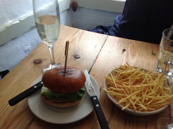 Best fish burger ever <a href="/Nathanoutlaw/">Outlaw Nathan</a> fish kitchen Trattoria cutlery fits in so well. <a href="/robertwelchuk/">Robert Welch Designs</a>