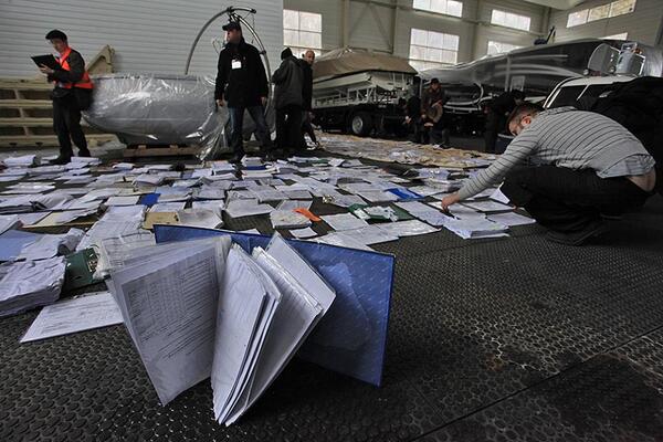Our investigative journos are staying at Yanukovych's estate all night, going over documents recovered there today.