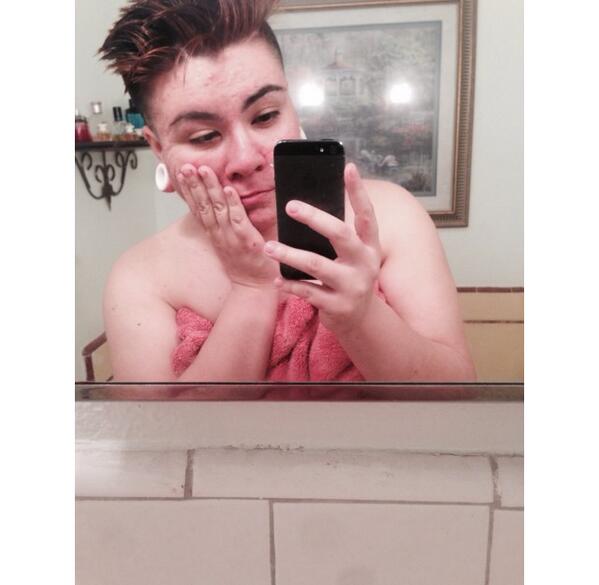 inbeerandfaith_'s tweet image. #straighthairproblems