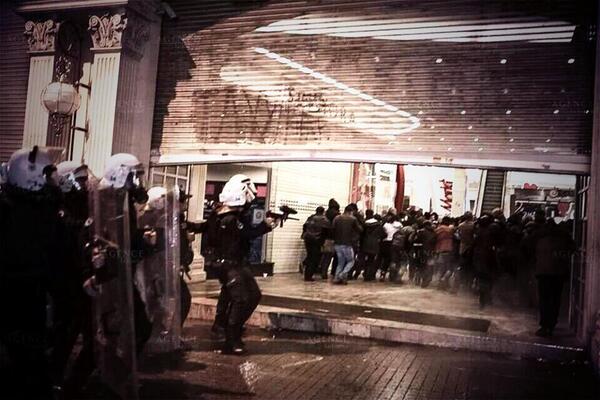 LegionJJ's tweet photo. A haunting image coming out of #Turkey where an anti-censorship protest is underway. http://t.co/jpEzTRHuw4
