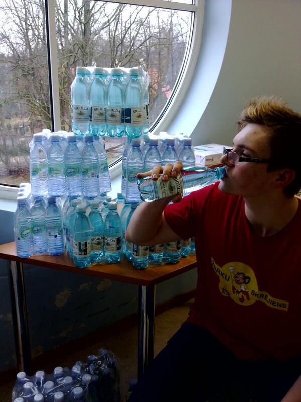 rsd_lv's tweet photo. Šodien vedot mantas #SvētdienasBadmintons dikti nogurām. Palīgā vienmēr nāks superīgais @SiguldaWater ! http://t.co/RxtMkYAJoJ