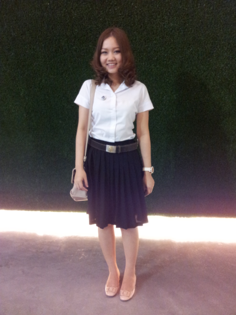 Giggi_cookie's tweet photo. ใส่ชุดนักศึกษาปีสุดท้ายก่อนจบแระ ใส่ติวทู๊กวัน น บางทีก้ออยากใส่ชุดธรรมดาไปติวบ้างง่ะ :( http://t.co/tfBQHQt31I