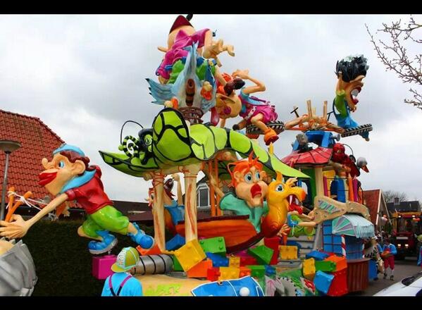 De winnende cv wagen van het Peloton uit Geesteren. GEFELICITEERD. Arbeid adelt.