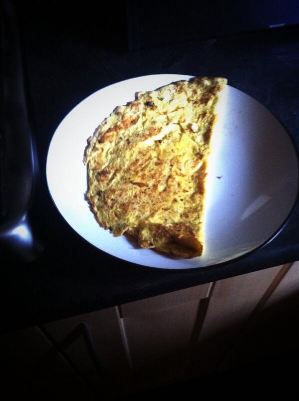 Folers27's tweet image. Everyone look at the cheesy omelette (filtered course) @leonaoriordanx made me this morning. #sickstart