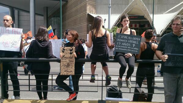 Missau121's tweet image. Protesta en el marquez #AMiMeImporta