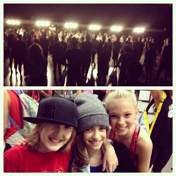 AlenaZadeeva3's tweet photo. Best friends**)#Love @soni_bringas, @JulianHott, @JJJordynjones. http://t.co/mlbfYVemiY
