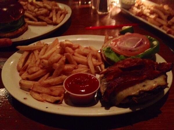 MealswithMaggie's tweet photo. Check out my review of 5th street bar and grill on my blog ! http://t.co/iN2Rg4bpg0