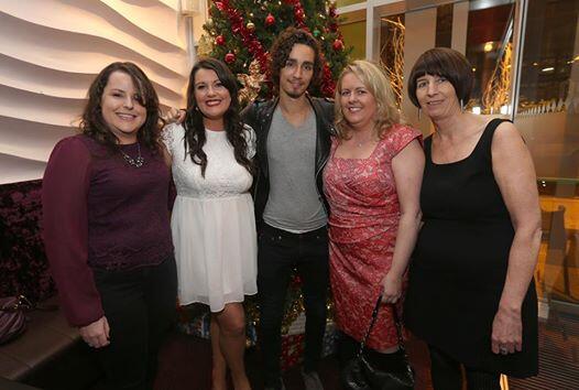 debraireland's tweet photo. The lucky winners from our @FloraWMM #competition last yr. Win a dinner date with @RobMSheehan http://t.co/Jk1ybhzScU http://t.co/oiTODguh11