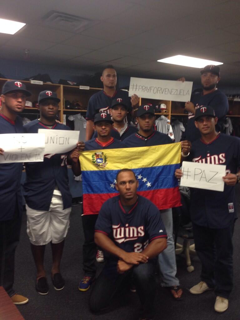 BhGxgllIMAAcYSl.jpg:large