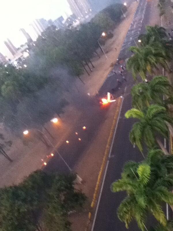 AnonymousVene10's tweet photo. ALTA VISTA. 5:55pm #22F #ResistenciaVzla http://t.co/x0jRpyvXPH