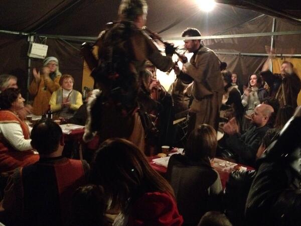Hoy con nosotros Esfuria Tronadas !! Ambientazo en la haima #bodasdeisabel #medievales2014 #teruel