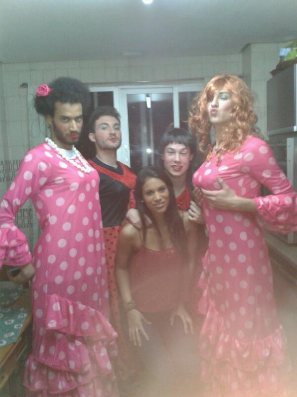 luu_cue's tweet photo. Con las guapas de @SergioBombee @danilconde @AlexCence @cuueevaas ♥ http://t.co/nAZpiLlg0A