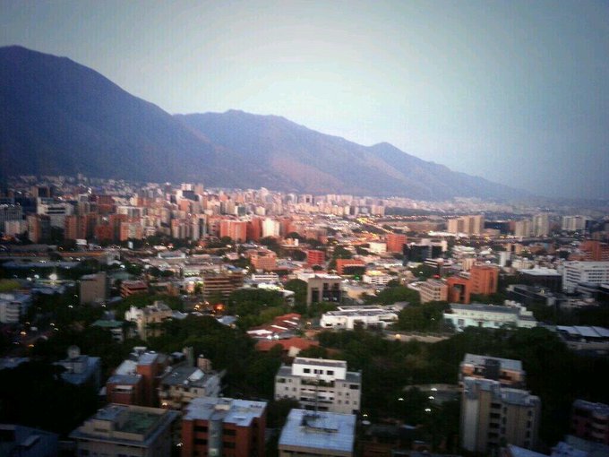 Caracas, Venezuela eres toda una dama, tanto da&ntilde;o que te han hecho estos a&ntilde;os y aun sigues asi de bella<a href="/tag/socopo"class="tags"><span>#socopo</span></a>