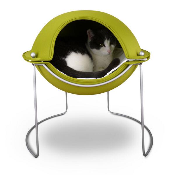 deasypenner's tweet image. Love this modern pet shop @HepperHome. Their Cat Pod is comes in deasy/penner green. #modernpets #homeasart