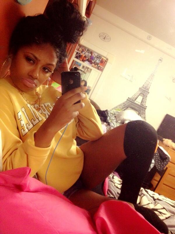 casmir__'s tweet image. I'm boreddd #bunfun #someonesaveme ❗️