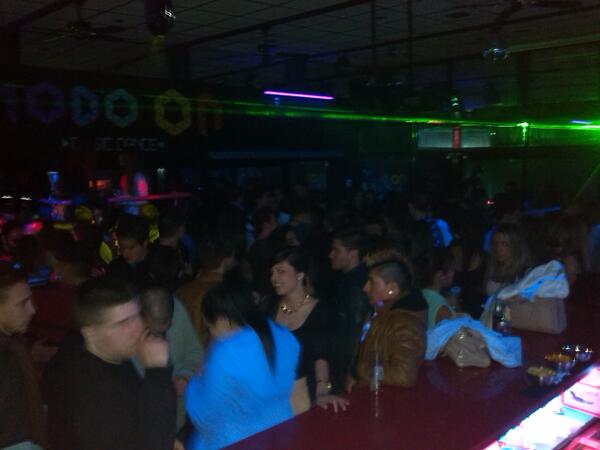 dj_ivan_jaro's tweet image. Así estamos ya en @Pub_Modo_On impresionante esa gente de Calasparra en cabina @Rafica21 y @dj_ivan_jaro ivan