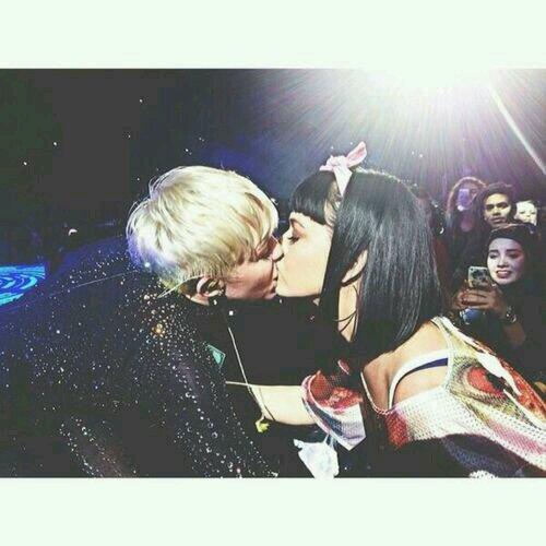 katyperryfakee's tweet photo. I kissed a girl and i like it! http://t.co/5FekIRAWuL
