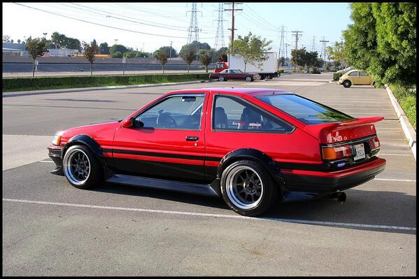 Sweetridesdaily's tweet photo. A drifting legend, the Toyota AE86. #classic #drift @Toyota http://t.co/jDRwhhyfmK