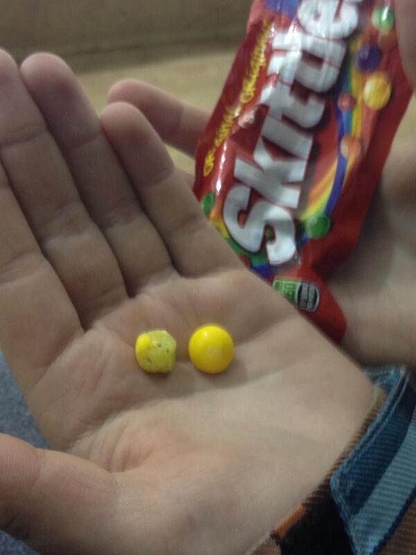 Snoshua21's tweet photo. @TheTanliestMan "in what world  are skittles suppose to look like the one to the left" #yummy  #quality http://t.co/d3AbN7nIR0