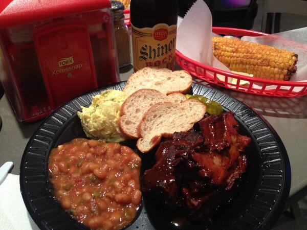 MsHeatherTyson's tweet image. @offthebone Are you kidding me? Now THIS is #BBQ. Fried corn. Sticky fingers. Must return. #Dallas