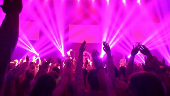 DaveBreaux's tweet image. My favorite worship picture from the weekend.  @fp_students #Fusion14