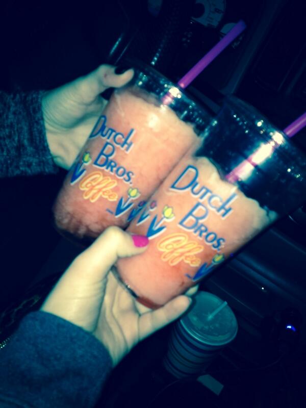 HowesHailey's tweet image. worth the 30 minute wait #dedicated #basicccc @kaaattiiie @DutchBros